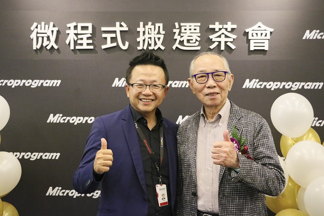 左為微程式總經理吳騰彥右為微笑單車董事長劉金標